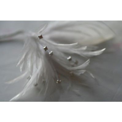 Wired diamond feather mount ivory